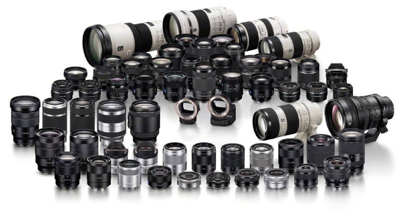 máy quay có thể kết hợp với nhiều loại ống kính ngàm E của Sony