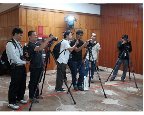 Máy ảnh Canon EOS 1D X Mark II chính thức được bán tại Việt Nam