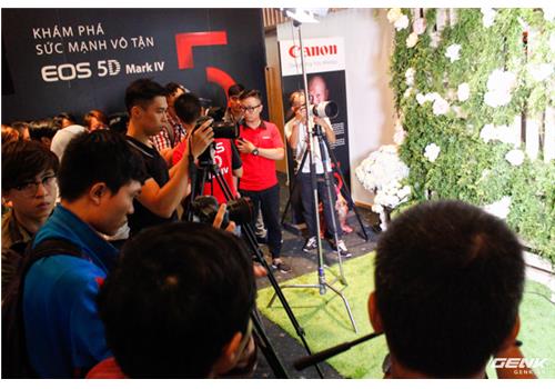 Máy ảnh Canon EOS 5D Mark IV chính thức ra mắt tại Việt Nam