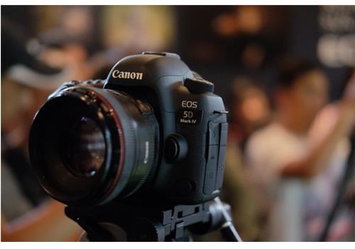Máy ảnh Canon EOS 5D Mark IV chính thức ra mắt tại Việt Nam