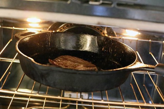 Hướng dẫn làm món bò bít tết đúng chuẩn bằng lò nướng