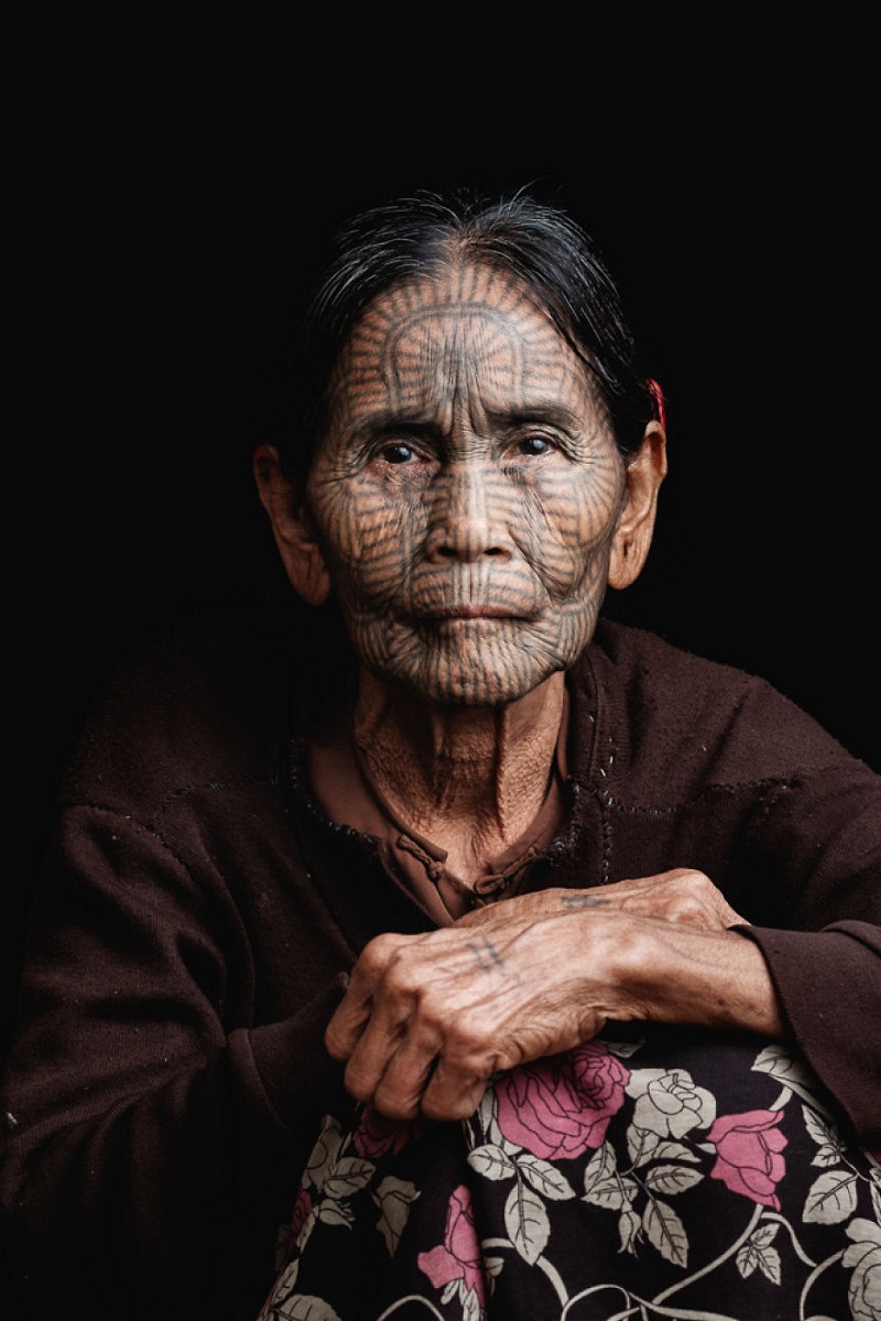Đi du lịch 36000km để tìm những khuôn mặt có hình xăm cuối cùng của châu Á