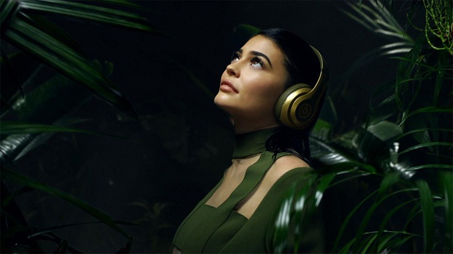 Kết hợp mới mẻ giữa Apple và Balmain ra mắt tai nghe Beats Special Edition