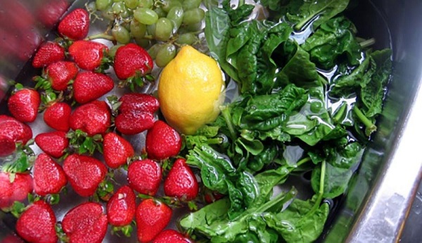 Cách loại bỏ dư lượng thuốc trừ sâu trên các loại trái cây và rau quả