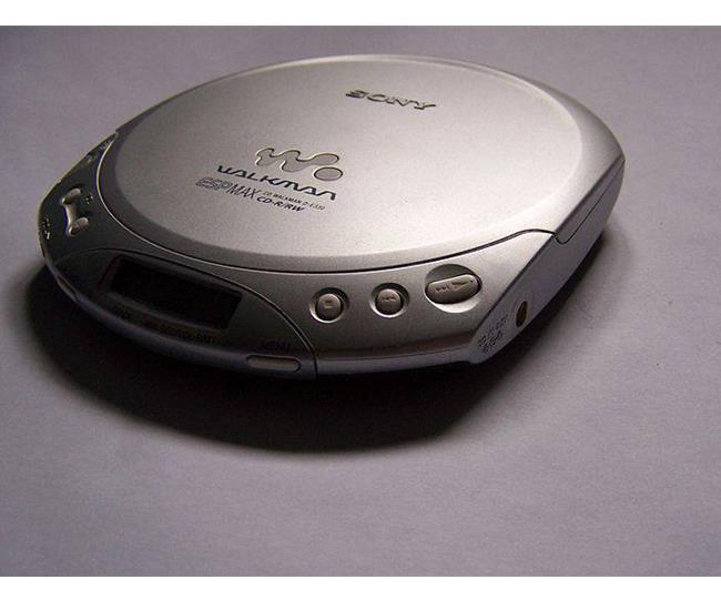 Cùng nhìn lại 40 năm phát triển của dòng máy nghe nhạc Sony Walkman.