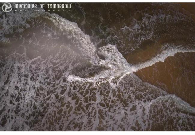 Nhiếp ảnh gia biến những con sóng bình thường thành các tác phẩm thu hút