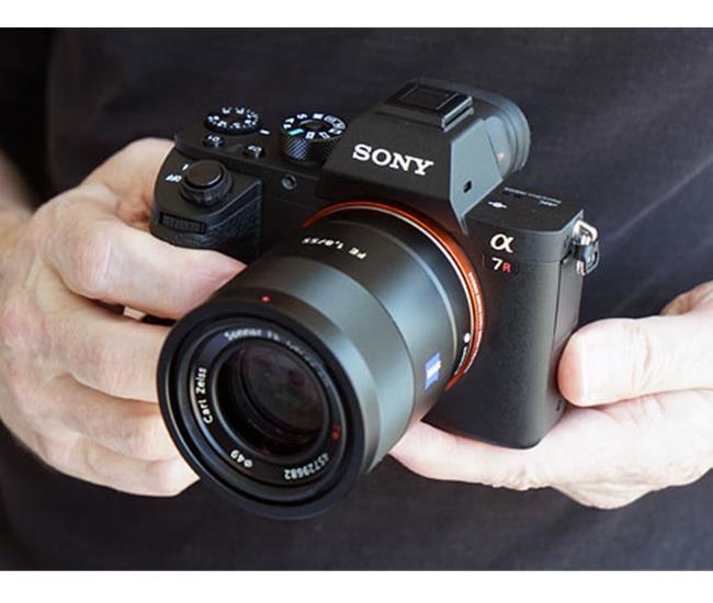 Chọn Fujifilm X-H1 hay Sony A7R Mark II?