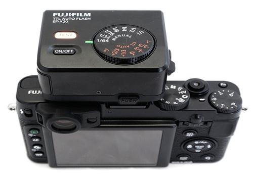 Đèn Flash Fujifilm EF-X20