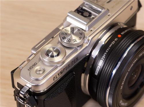 Máy ảnh Olympus E-PL7 Body (Bạc)