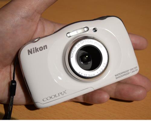 Máy ảnh Nikon Coolpix S33 (Trắng)