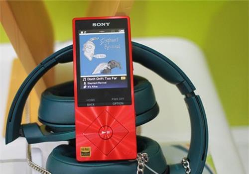 Máy nghe nhạc Sony Walkman NW-A26HN (32GB, Đỏ)