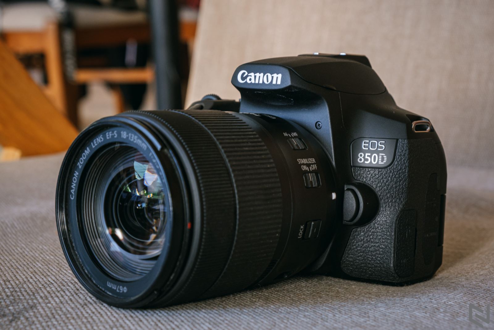 Canon 850D còn có thể video UHD 4K với tốc độ lên tới 24 khung hình/giây