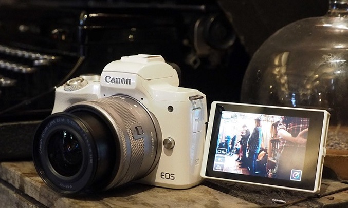Chọn máy ảnh Canon \'xịn\' giá rẻ chơi Tết Canh Tý 2020