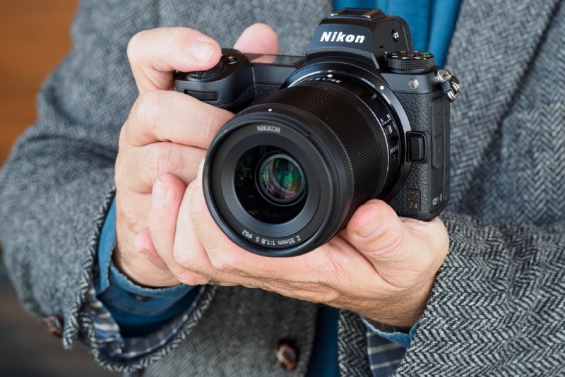 Máy ảnh Nikon Z7 II có thiết kế mạnh mẽ, gọn nhẹ
