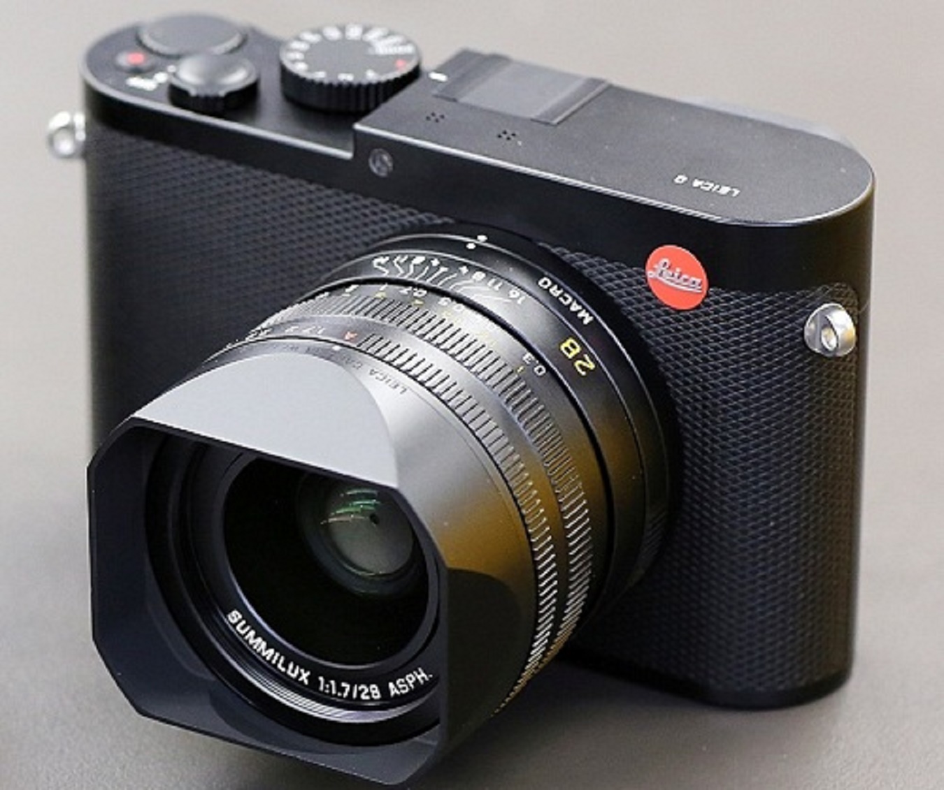 Với Q (Typ 116), Leica đã không còn bảo thủ