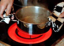 “Cân đo” tính tiện lợi của bếp điện từ và bếp hồng ngoại 