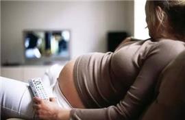 Xem tivi như thế nào để có lợi nhất cho phụ nữ mang thai