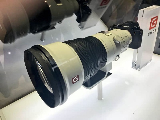 Sony ra mắt “quái vật” tại WORLD CUP: ống kính 400mm f / 2.8 giá 12.000 USD