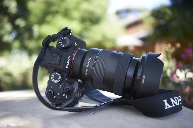 5 ỐNG KÍNH SONY ZOOM FE FULL-FRAME ĐÁNG GIÁ NHẤT