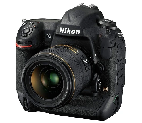 Chi tiền cho Nikon D5 hay Sony A7R II?