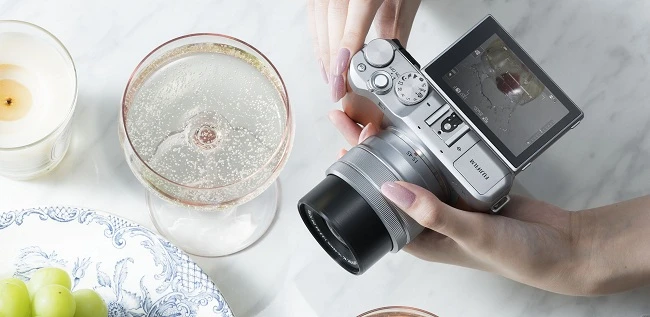  Fujifilm X-A5  có thách thức sự thống trị Sony A6000?