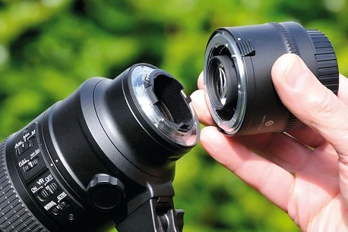 Kéo dài tiêu cự với ống kính teleconverter