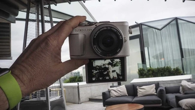 Máy ảnh OLYMPUS E-PL9–mới công bố hấp dẫn khó cưỡng với các vlogger 2018