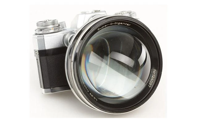 Ống kính nào có khẩu độ lớn nhất từ trước tới nay?