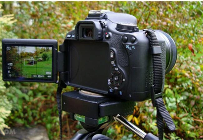 Quay phim bằng máy ảnh: tưởng không dể mà dể không tưởng
