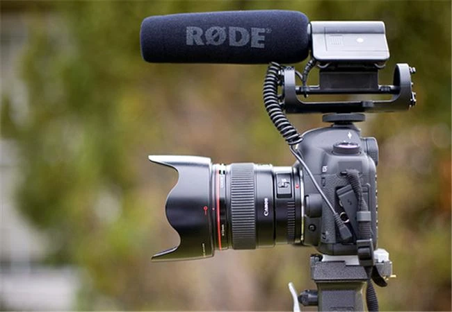 Quay phim bằng máy ảnh: tưởng không dể mà dể không tưởng