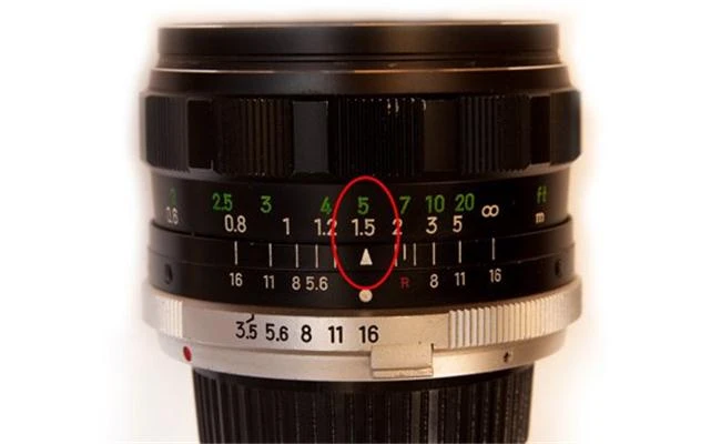 Sự biến mất trong im lặng của điểm lấy nét vô cực