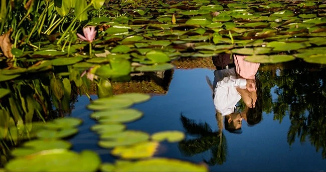 Thực hành sáng tạo với kiểu chụp “tạo khung hình trong khung hình”