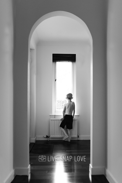 Thực hành sáng tạo với kiểu chụp “tạo khung hình trong khung hình”