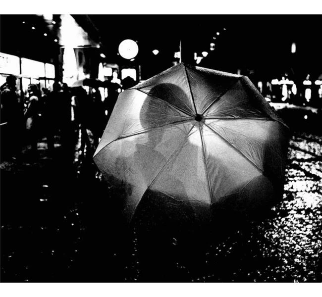 Kinh nghiệm chụp ảnh đường phố khi trời mưa