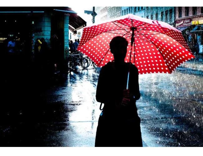 Kinh nghiệm chụp ảnh đường phố khi trời mưa