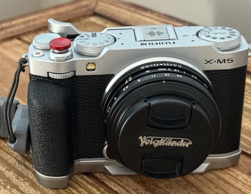 Fujifilm XM 5 có khả năng lọc bớt tiếng ồn môi trường