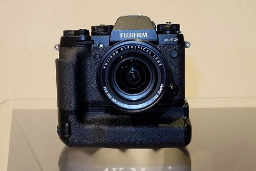 Sony A6500 và Fuji X-T2 