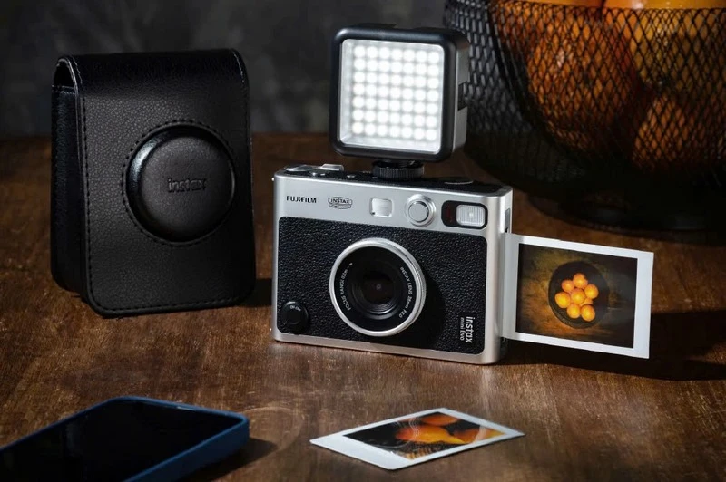 Máy ảnh Instax cho trải nghiệm chụp ảnh in ngay tức thì