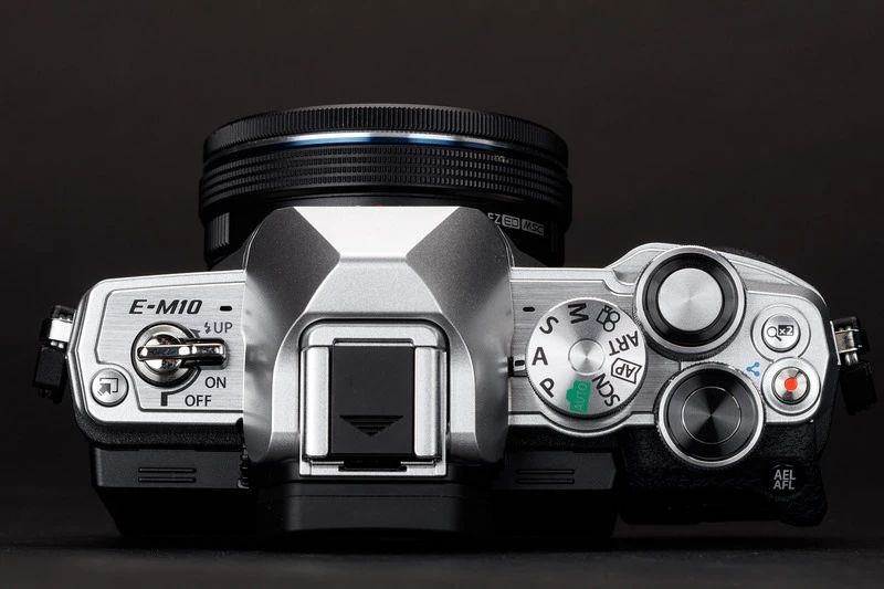 OM-D E-M10 Mark IV mẫu máy quốc dân nhờ cảm biến 20.3MP