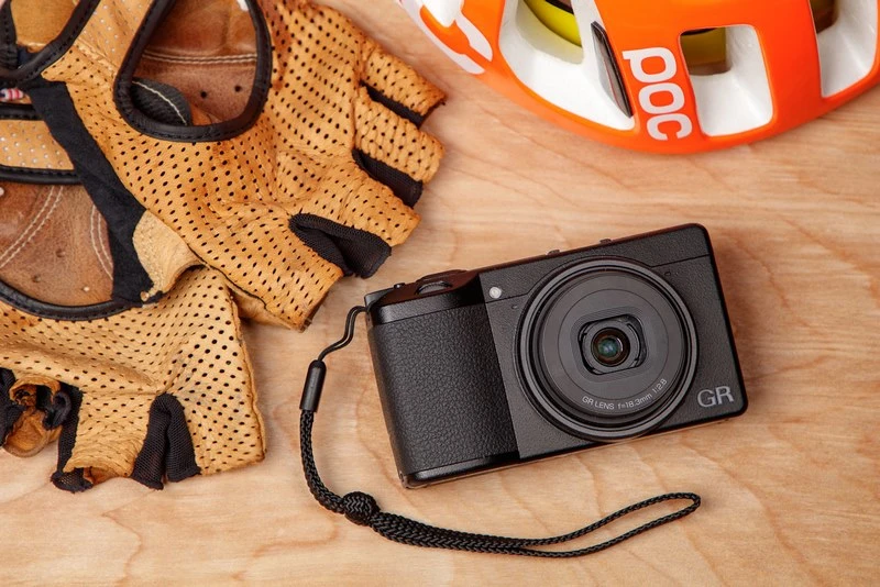 Ống kính Fix huyền thoại cho hình ảnh chi tiết, bokeh mượt mà