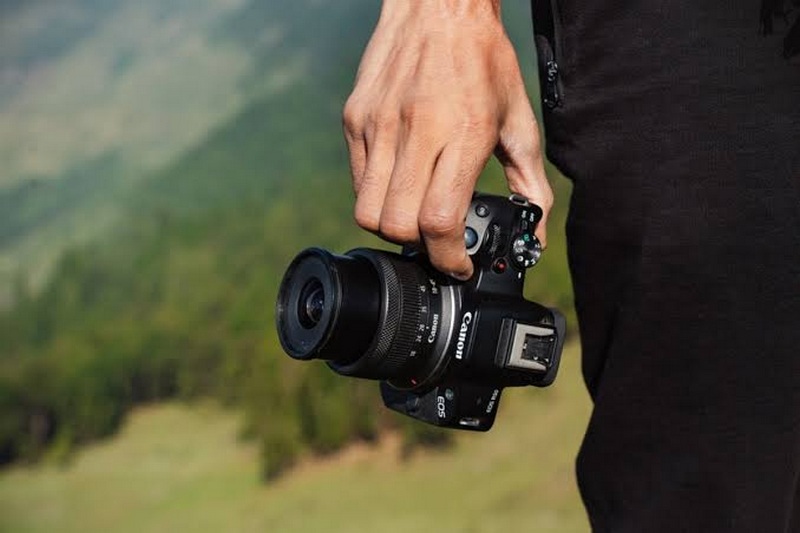 Chọn lens Canon R50 cần dựa trên tiêu cự, khẩu độ, hệ thống chống rung