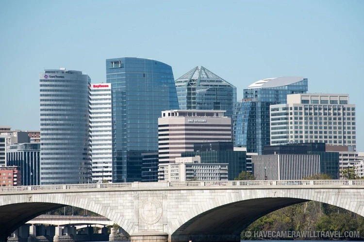 So sánh Nikon 28-300mm và Tamron 28-300mm