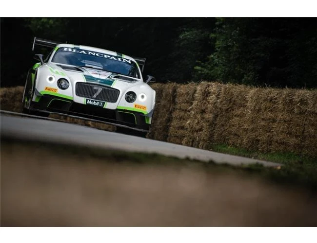 So sánh khả năng Nikon D750 và Fujifilm X-T2 chụp ảnh đua xe thể thao  (Phần 1)