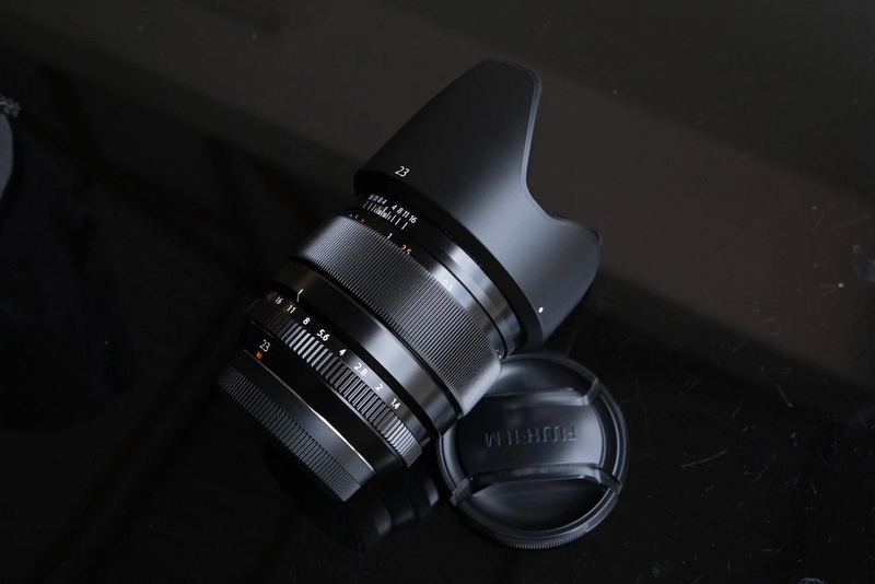 XF23 F1.4 đời 1 sở hữu cấu trúc quang học gồm 11 thấu kính