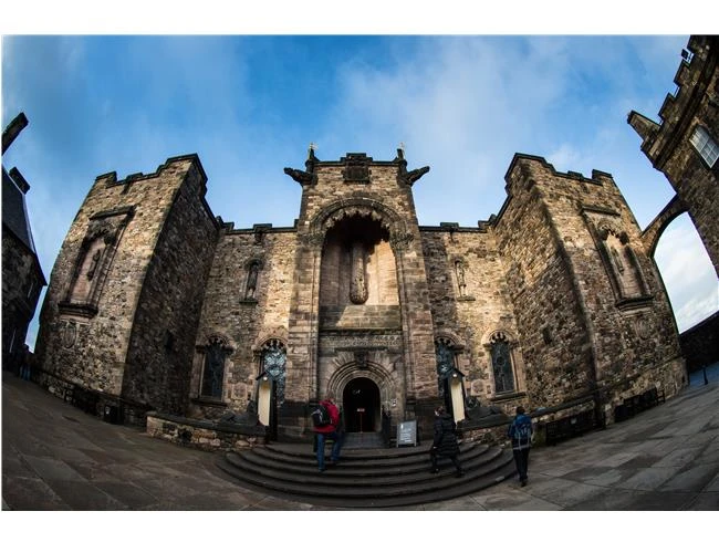 Ống Kính Canon EF 8-15mm f/4L – rộng tới mức không thể rộng hơn