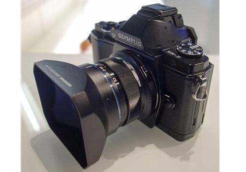 Ống Kính Olympus M.Zuiko Digital ED 12mm F2 (Đen)