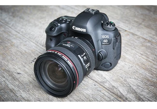 So sánh Canon 6D Mark II và Canon 5D Mark IV