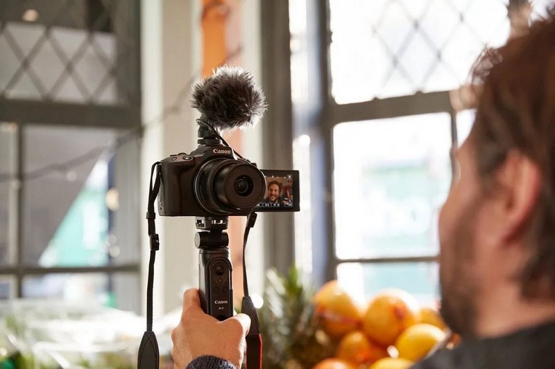 Chế độ Close-up Demo của Canon R50 hữu ích cho việc làm video review