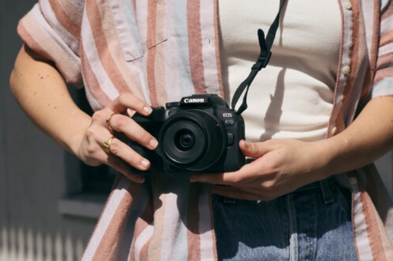 Canon R10 bứt phá với 15 fps màn trập cơ