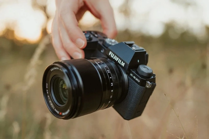 So sánh chi tiết cảm biến, IBIS và video giữa Fujifilm XT50 với XS20 